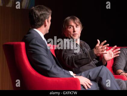 Regisseur Richard Linklater beschreibt die Herstellung des Films Kindheit während eines Programms bei der LBJ Presidential Library 27. April 2015 in Austin, Texas. Stockfoto