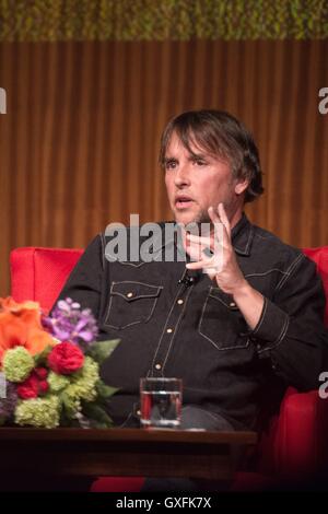 Regisseur Richard Linklater beschreibt die Herstellung des Films Kindheit während eines Programms bei der LBJ Presidential Library 27. April 2015 in Austin, Texas. Stockfoto