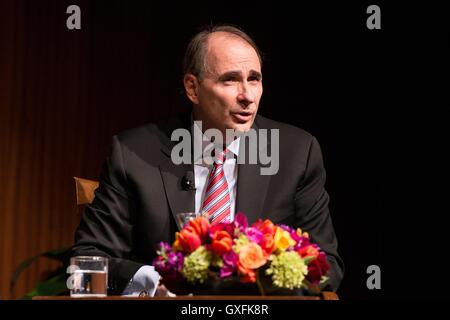 Politischer Stratege David Axelrod spricht über seine Memoiren während einer Diskussion bei der LBJ Presidential Library 25. Februar 2015 in Austin, Texas. Stockfoto