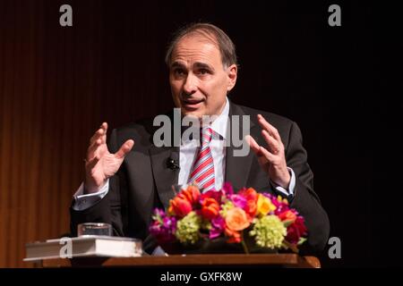 Politischer Stratege David Axelrod spricht über seine Memoiren während einer Diskussion bei der LBJ Presidential Library 25. Februar 2015 in Austin, Texas. Stockfoto