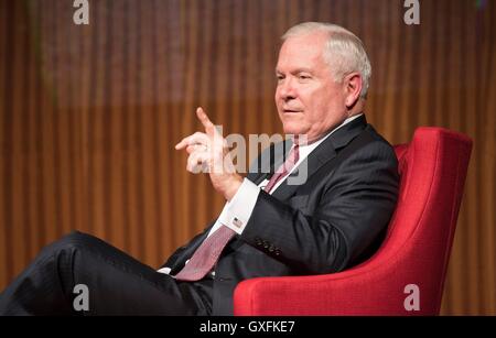 Ehemalige US Minister fuer Verteidigung Dr. Robert Gates Vorträge während einer Diskussion bei der LBJ Presidential Library 28. Januar 2016 in Austin, Texas. Stockfoto