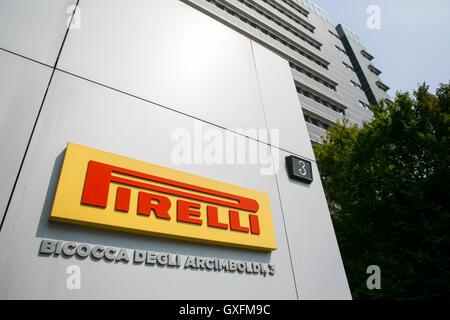 Ein Logo Zeichen außerhalb der Hauptsitz der Pirelli & C. SpA in Mailand, Italien am 3. September 2016. Stockfoto