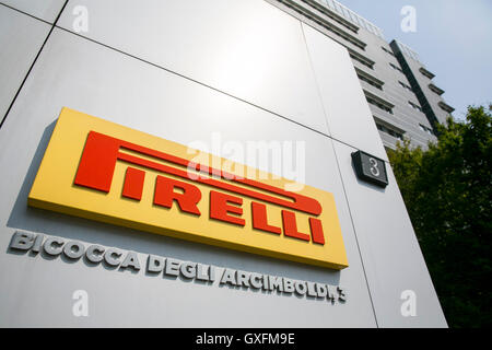 Ein Logo Zeichen außerhalb der Hauptsitz der Pirelli & C. SpA in Mailand, Italien am 3. September 2016. Stockfoto