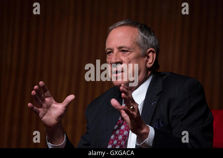 Vietnam Veterans Memorial Fund Gründer Jan Scruggs beteiligt sich an einer Diskussion auf der LBJ Presidential Library 26. April 2016 in Austin, Texas. Stockfoto