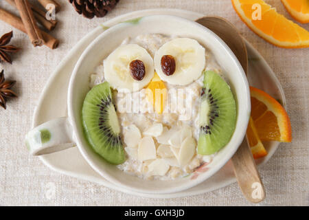 Eule Brei Frühstück, Essen Kunst für Kinder Stockfoto