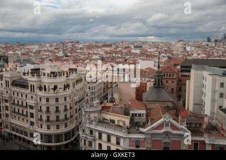 Der Blick über Madrid von Circulo de Bella Artes Dachterrasse, Madrid, Spanien, April Stockfoto