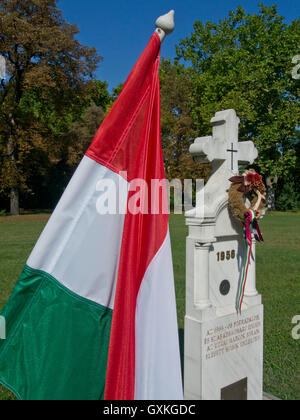 Gräber der Jugendlichen, die starb, als Truppen der Sowjetunion die ungarische Revolution gegen die Sowjetherrschaft am 23. Oktober 1956, vor 60 Jahren zerkleinert. Kerepesi Friedhof. Budapest. Ungarn Stockfoto