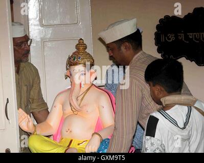 Bollywood-Schauspieler Nana Patekar während der Ganesh Chaturthi feiern in Mumbai, Indien am 5. September 2016 Stockfoto