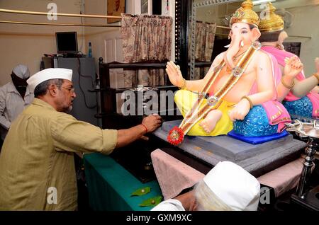 Bollywood-Schauspieler Nana Patekar während der Ganesh Chaturthi feiern in Mumbai, Indien am 5. September 2016. Stockfoto