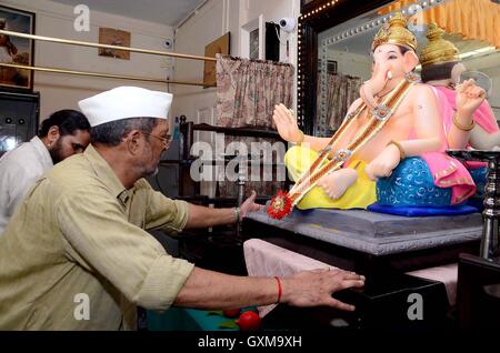 Bollywood-Schauspieler Nana Patekar während der Ganesh Chaturthi feiern in Mumbai, Indien am 5. September 2016. Stockfoto