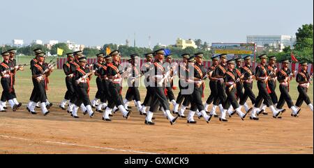 Officers Training Academy (OTA) Kadetten zeigen ihr können bei der Verabschiedung, Officer Cadets in Chennai Indien Stockfoto