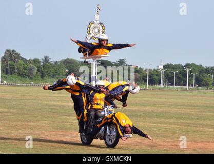 Officers Training Academy (OTA) Kadetten zeigen ihr können bei der Verabschiedung, Officer Cadets in Chennai Indien Stockfoto