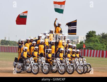 Officers Training Academy (OTA) Kadetten zeigen ihr können bei der Verabschiedung, Officer Cadets in Chennai Indien Stockfoto