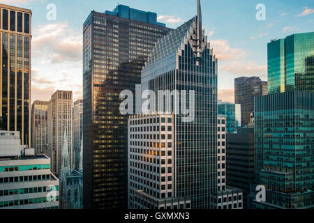 Die gegenseitige of America bauen und umliegende Gebäude, New York, Vereinigte Staaten von Amerika. Stockfoto