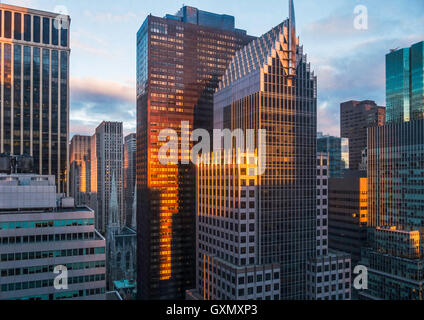 Die gegenseitige of America bauen und umliegende Gebäude, New York, Vereinigte Staaten von Amerika. Stockfoto