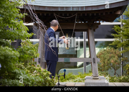 New York, Vereinigte Staaten von Amerika. 16. Sep, 2016. USA: UNO, Peace Bell Zeremonie anlässlich des 35. Jahrestages der International Day of Peace (21. September) Bemerkungen von den Generalsekretär Teilnehmern gehören:-UN-Botschafter des Friedens: Leonardo DiCaprio, Michael Douglas, Jane Goodall, Midori, Stevie Wonder - Nobelpreisträger: Leymah Gbowee, Tawakul Karman, Shirin Ebadi - globale Lehrer Preisträger: Hanan Al Hroub Credit: Mark Sullivan/Alamy Live News Stockfoto