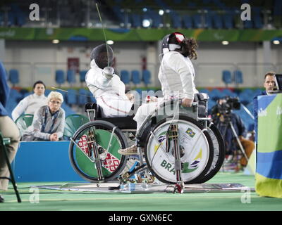 Rio De Janeiro, Brasilien. 16. September 2016. Rio 2016 Paralympischen Spiele Damen Florett zwischen Ungarn und Brasilien Credit: PhotoAbility/Alamy Live-Nachrichten Stockfoto