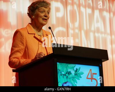 Lima Peru. 16. September 2016. Nane Annan Rede-die Internationalen Kartoffelzentrum (CIP) feierte zum 45. Jahrestag der Gründung im Marriott Hotel in Lima. Die Zeremonie wurde von Barbara Wells, CIP-Generaldirektor, eingeführt und als special Guest von Frau Nane Annan, Süßkartoffel-Botschafter und die Gewinner des World Food Prize besucht; Dr. Jan niedrig, Dr. Maria Andrade, Dr. Robert Mwanga. (C) Carlos Garcia Granthon / Fotoholica/Alamy Live News Stockfoto