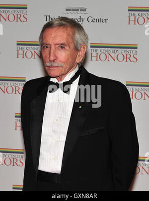 Washington, District Of Columbia, USA. 4. Dezember 2010. Edward Albee kommt für die formale Künstlerin Abendessen im United States Department of State in Washington, DC am Samstag, den 4. Dezember 2010.Credit: Ron Sachs/CNP. © Ron Sachs/CNP/ZUMA Draht/Alamy Live-Nachrichten Stockfoto