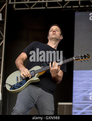 Chicago, Illinois, USA. 16. Sep, 2016. TOM LINTON von Jimmy Eat World tritt bei Douglas Park beim Riot Fest in Chicago, Illinois Credit: Daniel DeSlover/ZUMA Draht/Alamy Live News Stockfoto