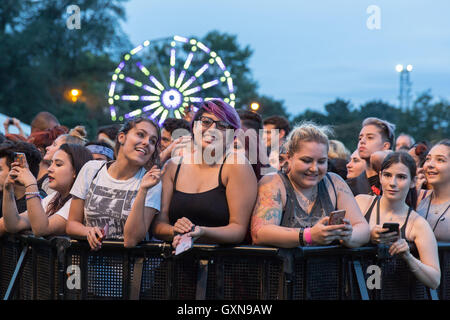 Chicago, Illinois, USA. 16. Sep, 2016. Fans bei Douglas Park beim Riot Fest in Chicago, Illinois Credit: Daniel DeSlover/ZUMA Draht/Alamy Live-Nachrichten Stockfoto