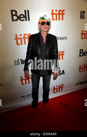 Toronto, Kanada. 16. Sep, 2016. Keith Richards besucht die Weltpremiere von The Rolling Stones Olé Olé Olé!: A Trip in Lateinamerika während der 41. Toronto International Film Festival, TIFF, bei Roy Thomson Hall in Toronto, Kanada, am 16. September 2016. Foto: Hubert Boesl /dpa - NO-Draht-SERVICE-/ Dpa/Alamy Live News Stockfoto