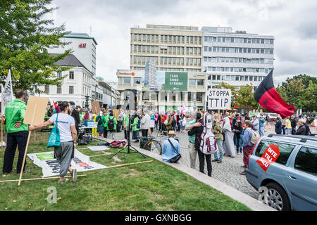 Malmö, Schweden, 17. September 2016. Demonstrationen auf der ganzen Welt gegen die vorgeschlagene Freihandelsabkommen schon TTIP und CETA. Tommy Lindholm/Alamy Live-Nachrichten Stockfoto