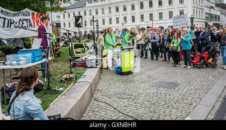 Malmö, Schweden, 17. September 2016. Demonstrationen auf der ganzen Welt gegen die vorgeschlagene Freihandelsabkommen schon TTIP und CETA. Tommy Lindholm/Alamy Live-Nachrichten Stockfoto