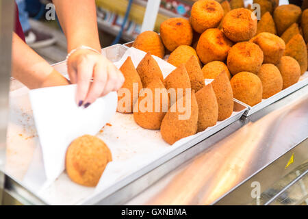 Mailand, Italien. 17. September 2016. Streeat - Food Truck Festival im Carroponte in Mailand, Italien, am 17. September 2016 Credit: Mairo Cinquetti/Alamy Live News Stockfoto