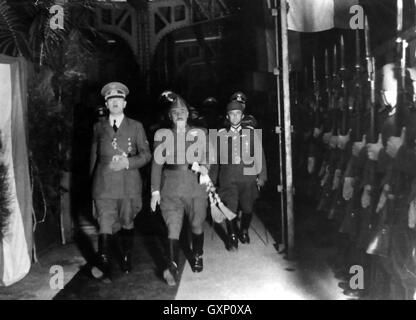 FRANCISCO FRANCO (1892-1975) Caudillo von Spanien (rechts) mit Adolf Hitler im Jahr 1940 Stockfoto