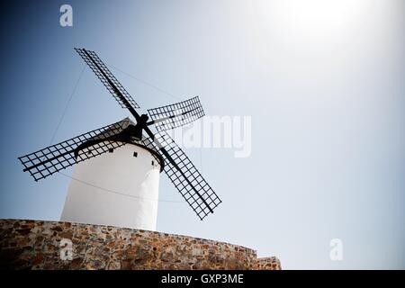 Windmühle in Alcazar de San Juan, Ciudad Real Provinz Castilla La Mancha, Spanien. Stockfoto