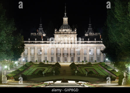 Königlicher Palast und Gärten von La Granja bei Nacht. Segovia, Spanien Stockfoto