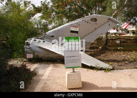 Ende ein Abschuss Ägypten Luftwaffe MiG-19 Kampfjet während des sechs-Tage-Krieges. Anzeige im Hatzerim Luftwaffe Museum, Israel Stockfoto