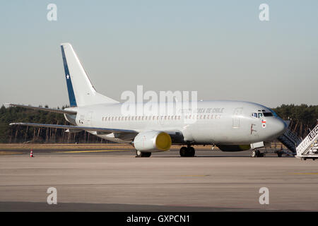 Der chilenischen Luftwaffe Boeing 737 auf dem Rollfeld des Flughafen Niederrhein, Deutschland Stockfoto