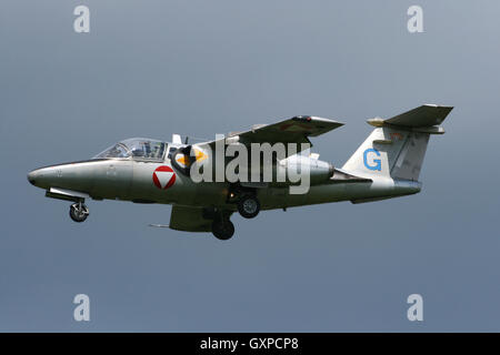 Österreichische Luftwaffe Saab 105 Trainer jet Landung Stockfoto