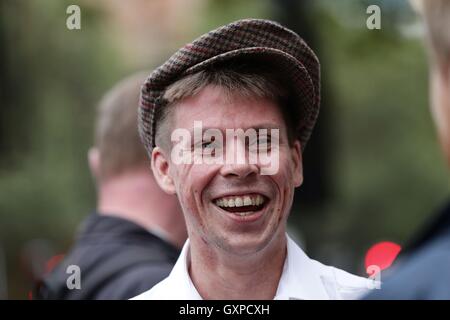 Lauri Love, der US-Regierung Computer hacken beschuldigt wird, kommt in Westminster Magistrates' Court wo soll er herausfinden, ob er aus Großbritannien stehen ausgeliefert wird Testversion. Stockfoto