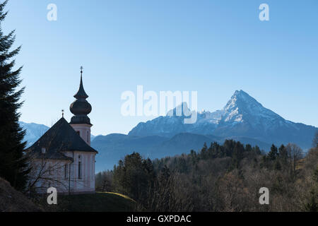 Schöne Berglandschaft Wallfahrt Kirche von Maria Gern mit Watzmann-massiv im Hintergrund, Deutschland Stockfoto