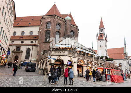 Teil der 200 Jahre alten Viktualienmark für Obst & Gemüse in Viktualienmarkt, München, (München) Stockfoto