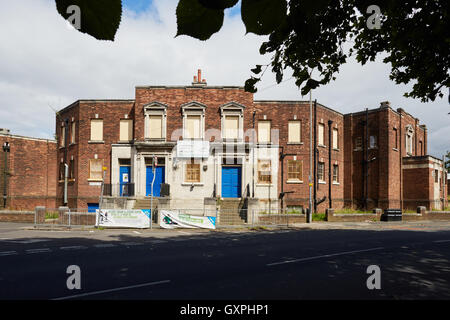 geschlossene Levenshulme Pools außen verlassene ex Rates heruntergekommenen verfallenen Barlow Road Dorn im Auge heruntergekommen Schwimmer Schwimmbad sp Stockfoto