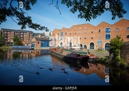 Portland-Becken Kanal Boote Schornstein Lyne Dukinfield Junction Peak Forest Canal Ashton Canal Huddersfield schmaler Stockfoto