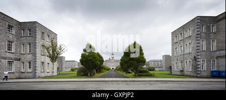 Die ehemalige Royal Naval Hospital, Stonehouse, Plymouth von 1758-65, jetzt ein Apartment-Komplex genannt Millfields. Stockfoto