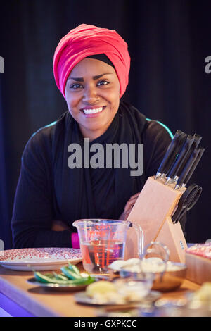 Nadiya Hussain Porträt von Koch Berühmtheit, Great British Bake Off Sieger, beim Essen und trinken Festival Bolton Stockfoto