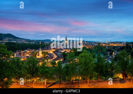 Stadt Bern Skyline mit einem dramatischen Himmel in Bern, Schweiz Stockfoto