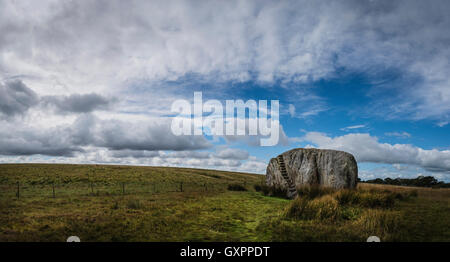 Der große Stein Fourstones glazialen unberechenbar auf Tatham fiel, North Yorkshire, North West England, UK. Stockfoto