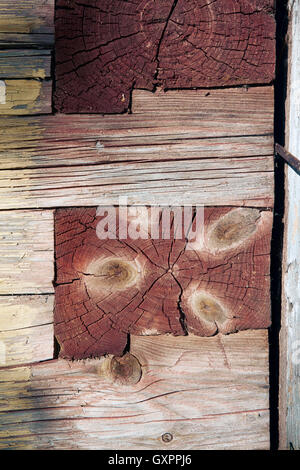 Zahn-Rand Gelenk in eine alte Log-Haus-Ecke, Finnland Stockfoto