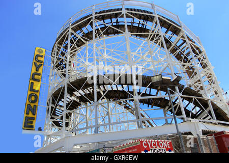 Der berühmte Cyclone Achterbahn Coney Island Brooklyn New York City Stockfoto