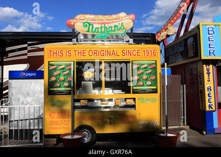 Nathans berühmten Hot Dog Cart Coney Island NewYork Stockfoto