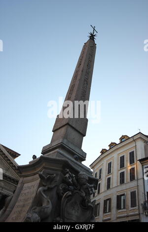 Der Obelisk des Brunnens auf der Piazza della Rotonda, wie Piazza del Pantheon, Rom, Italien Stockfoto