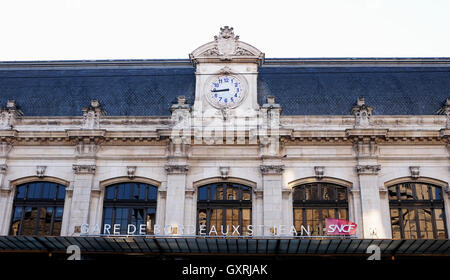 Bordeaux-Saint-Jean-Bahnhof (Gare de Bordeaux-Saint-Jean) liegt zentral in Bordeaux. 1898 eröffnet Stockfoto