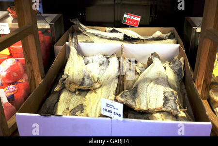 Stockfisch zum Verkauf an Marche des Kapuziner-Markt in Bordeaux Frankreich Stockfoto